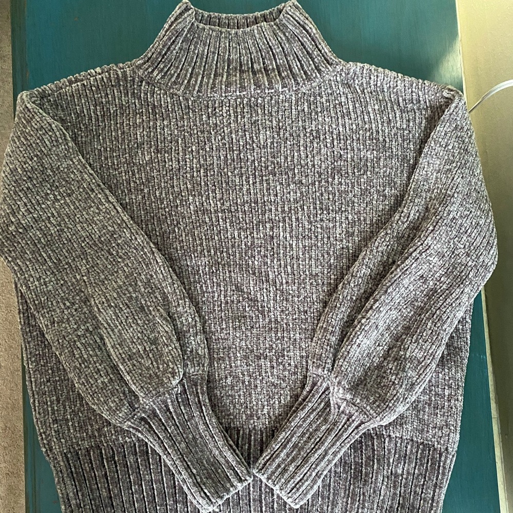 Super soft cropped sweater, size small